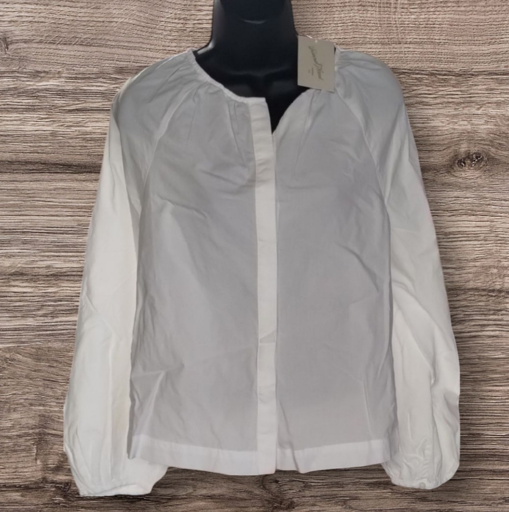 Universal Thread Classic White Blouse